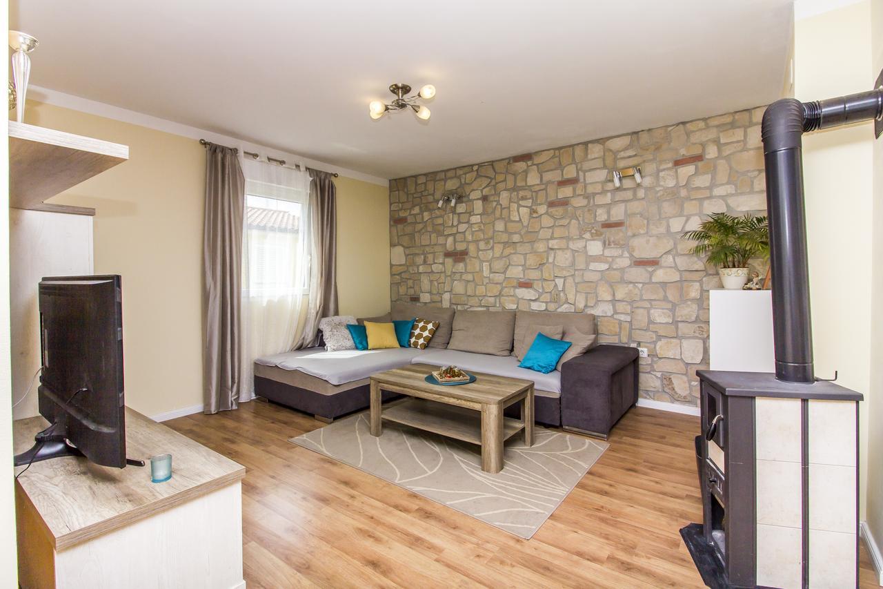 Apartman Maxim Pula Exterior foto